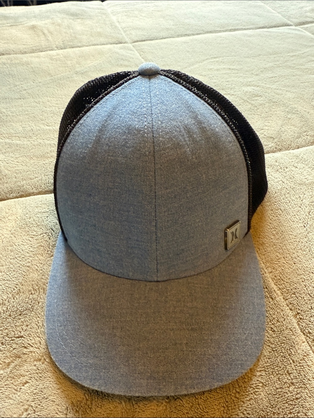 Hurley Gray Front Black Mesh Trucker Hat